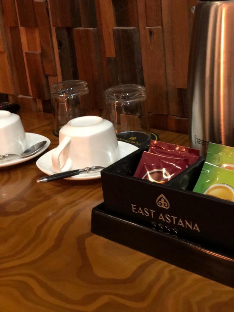 East Astana Hotel Buitenkant foto